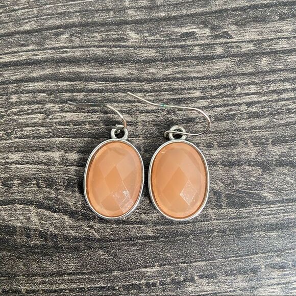 🍭6/$30 Faceted oval peach drop dangle earrings - Picture 5 of 8